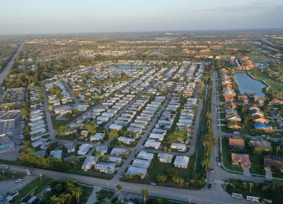 Aerial view of a Florida residential community of single-family homes and short-term rentals